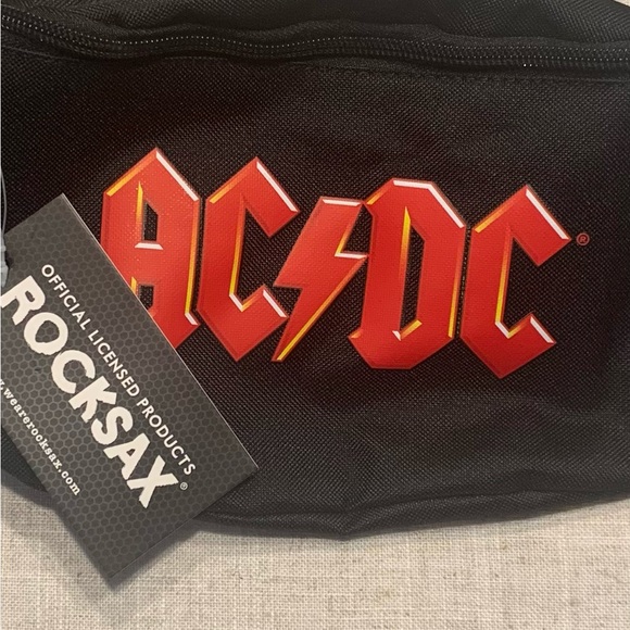 AC⚡️DC classic bum bag style, main compartment with zip-fastening, - Picture 6 of 6